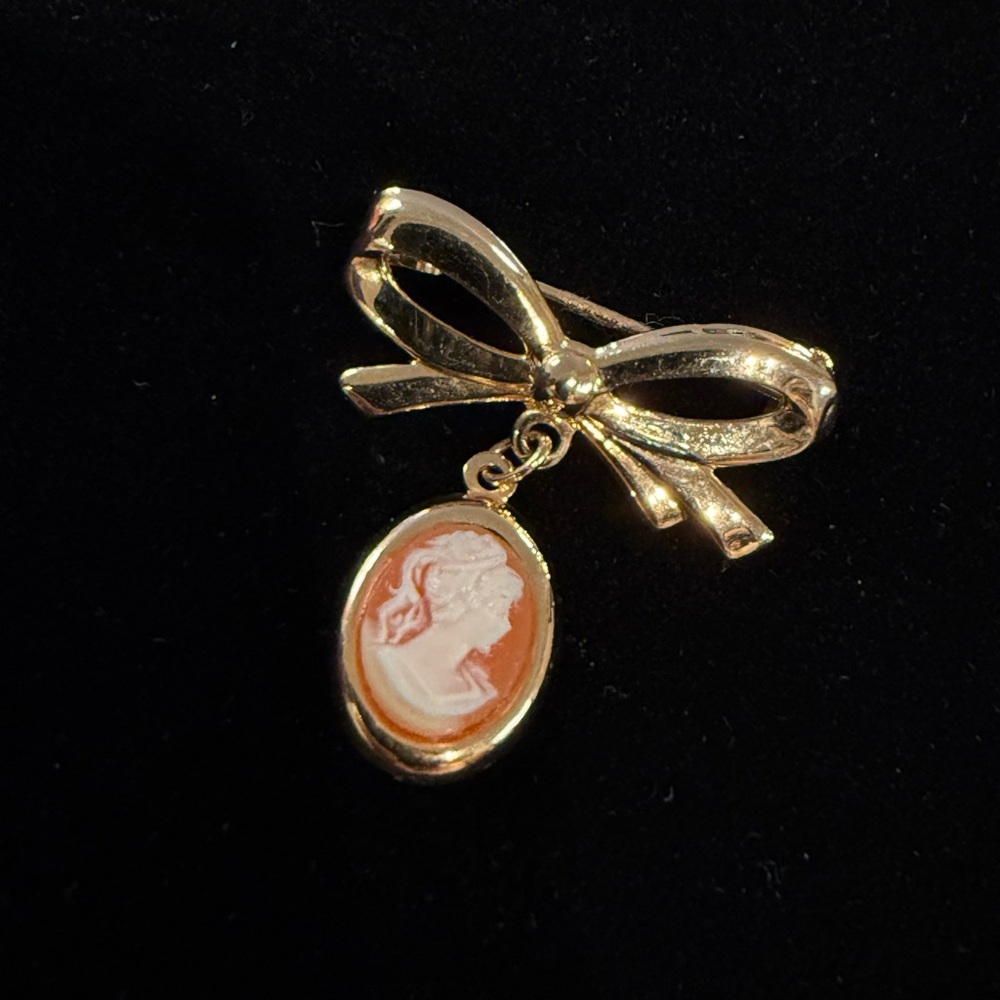 Vintage Mini Bow Cameo Gold Tone Brooch - Picture 2 of 3